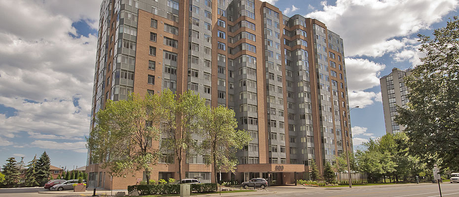 Club One Condos in Square One at 300 Webb Drive, Mississauga