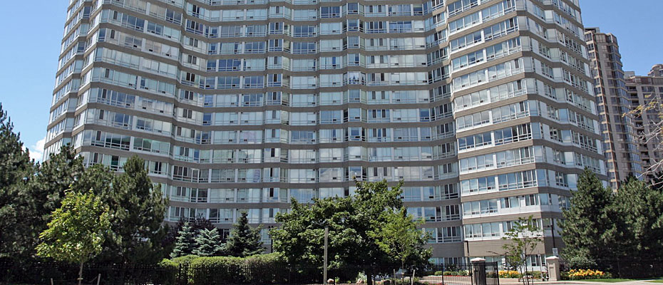 Californian Condos at 50 Kingsbridge Garden Circle in Square One Mississauga